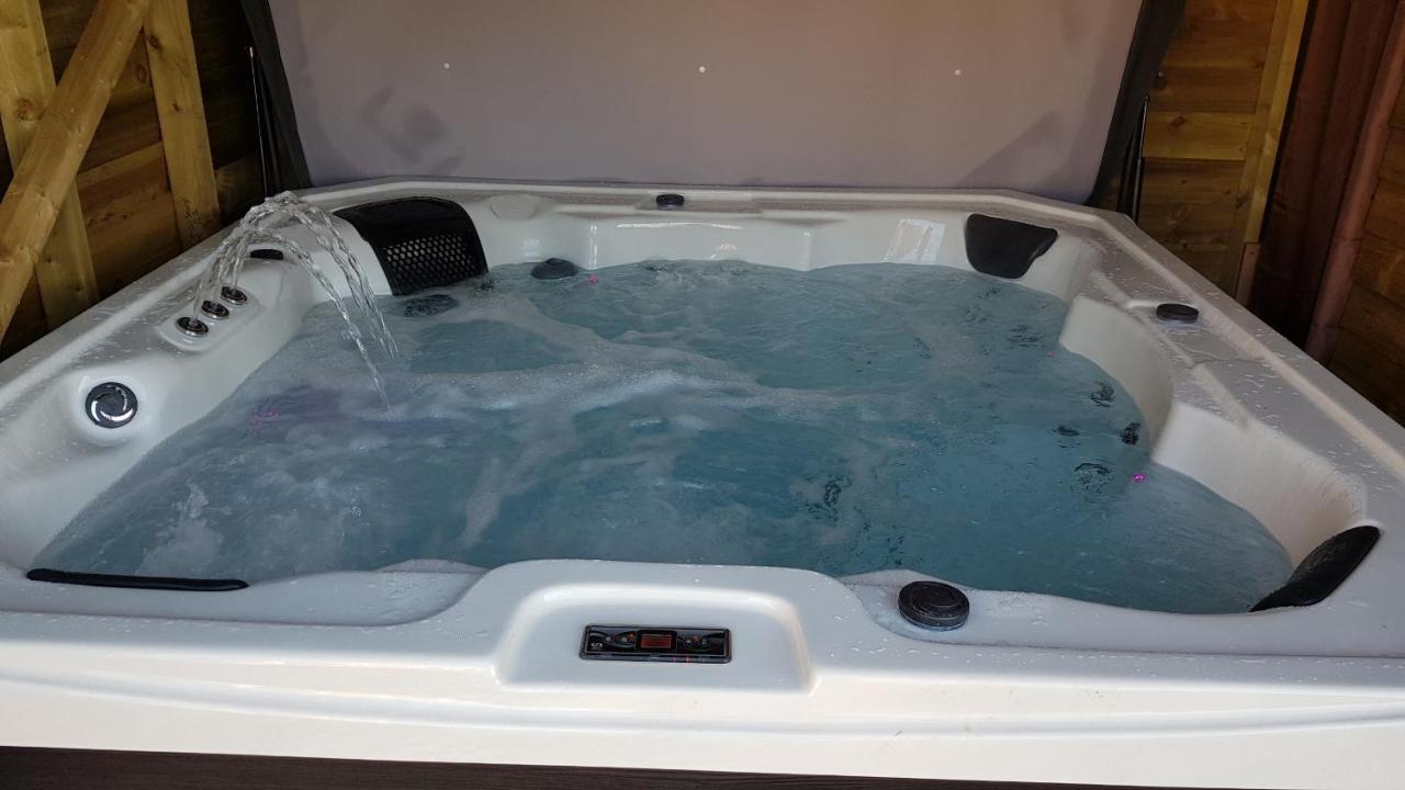 Hot Tub Pet Friendly Luxury Cosy Cottage, Near Withernsea And Patrington Welwick Kültér fotó